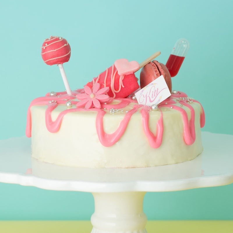 特別な日にはこちらの“映える”ケーキもおすすめ!「Kitt Candy Decoration Cake」